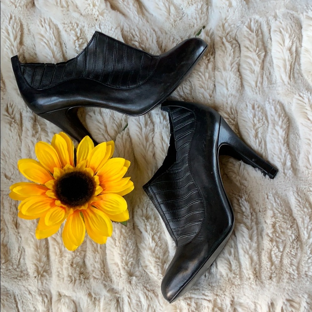 🌸🌸BCBG Black boots